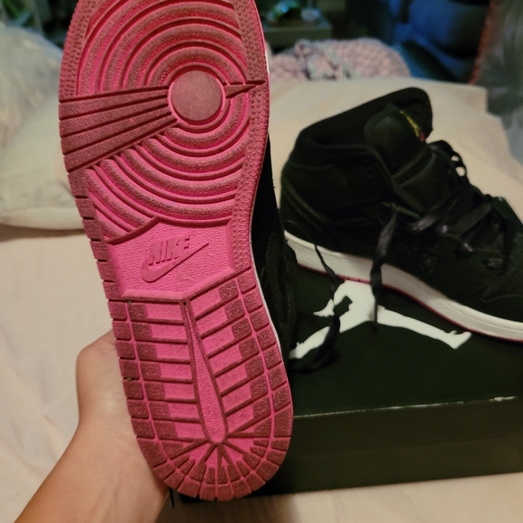 Jordan sneakers - Picture 3 of 4